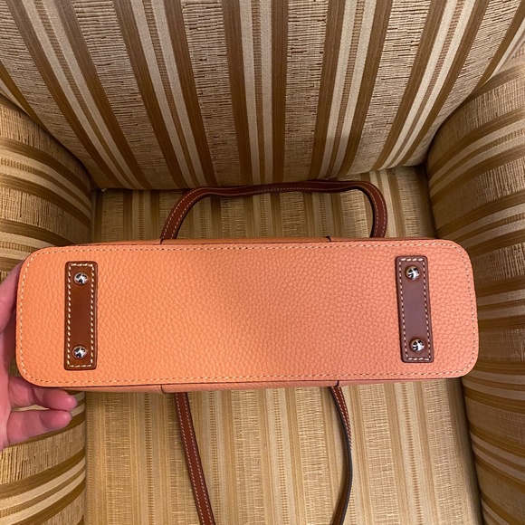 Light Orange Pebble Grain Small Lexington - Picture 4 of 4